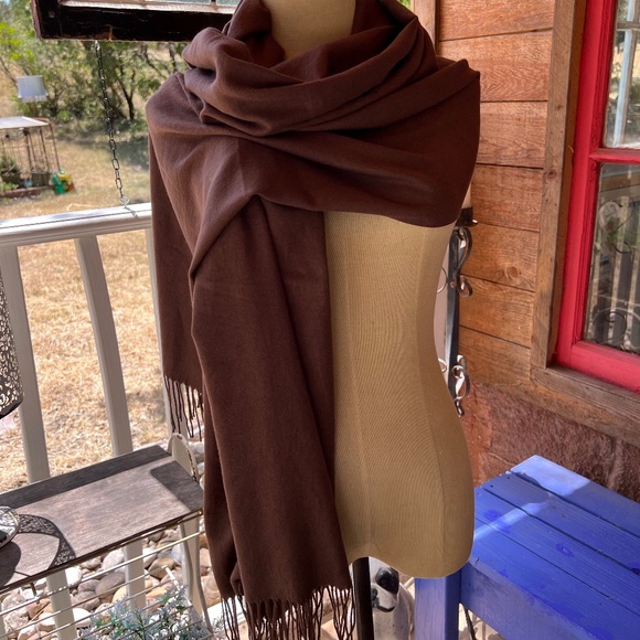 100% Cashmere Oversized Scrumptious Wrap/Shawl - Picture 1 of 9
